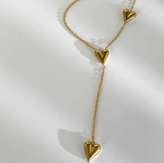 AMOURA DROP NECKLACE