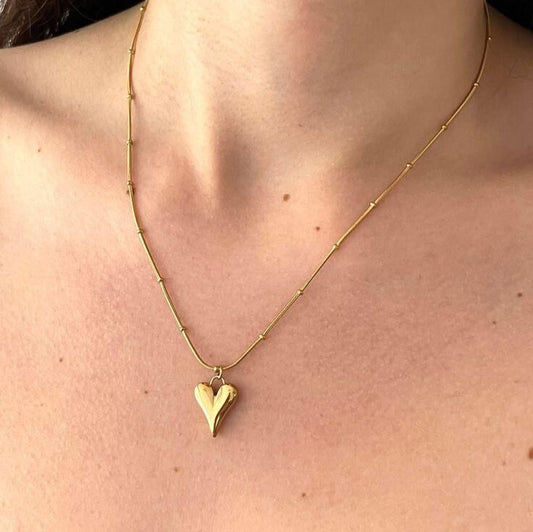 DIVINE HEART NECKLACE