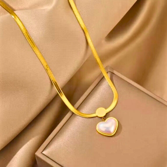 DIVA HEART NECKLACE