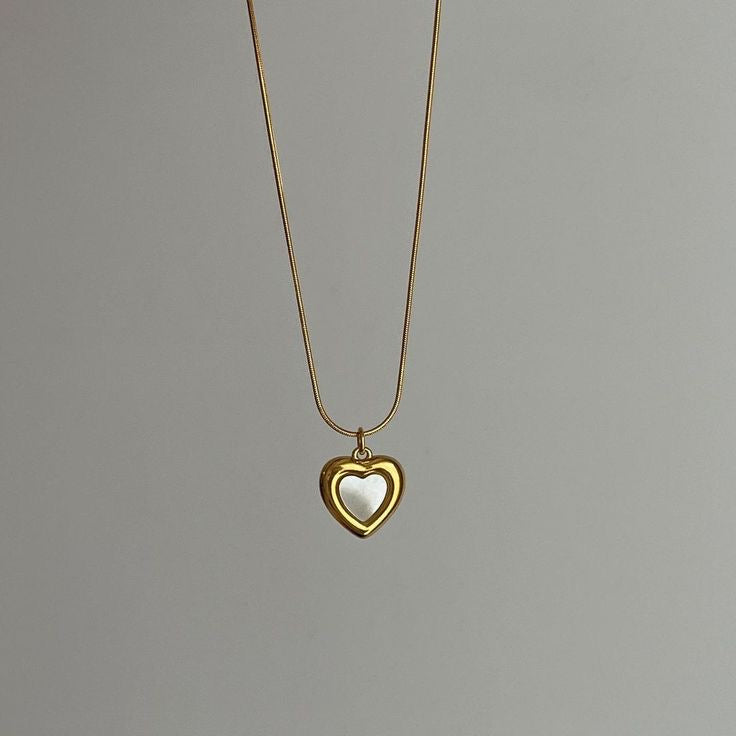 AMOUR NECKLACE