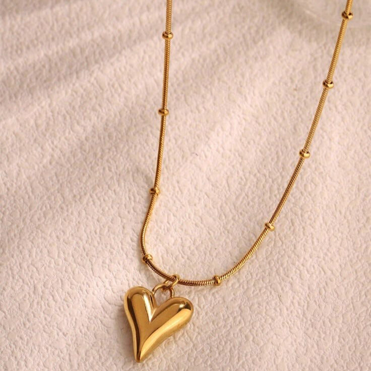 DIVINE HEART NECKLACE
