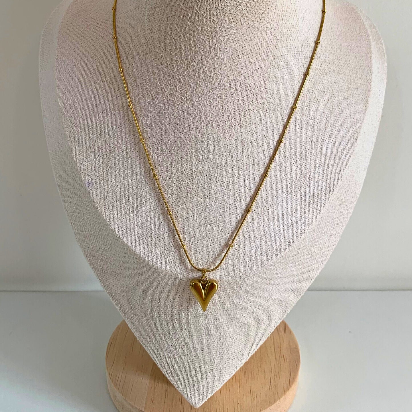 DIVINE HEART NECKLACE