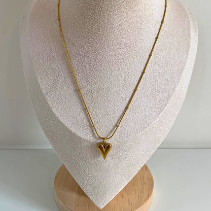 DIVINE HEART NECKLACE