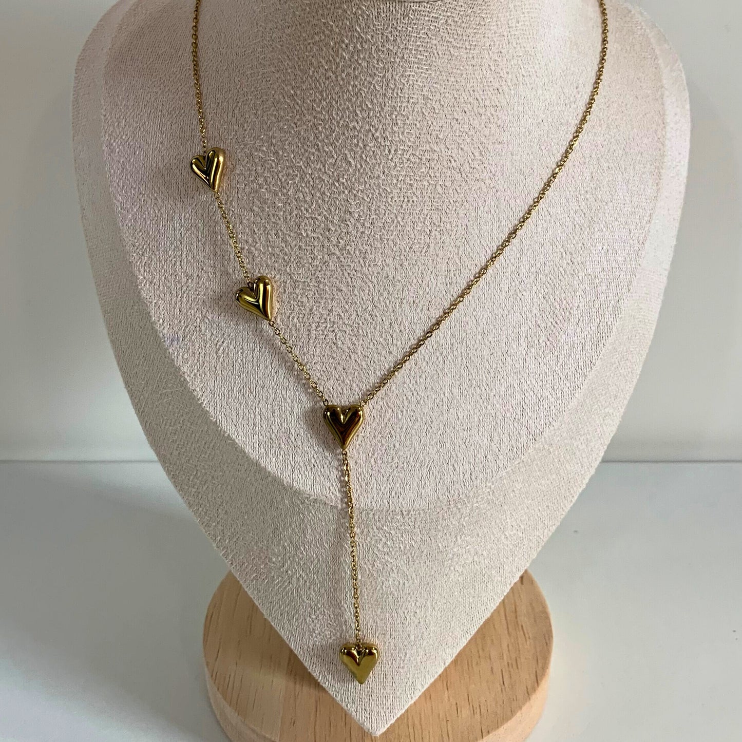 AMOURA DROP NECKLACE