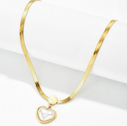 DIVA HEART NECKLACE