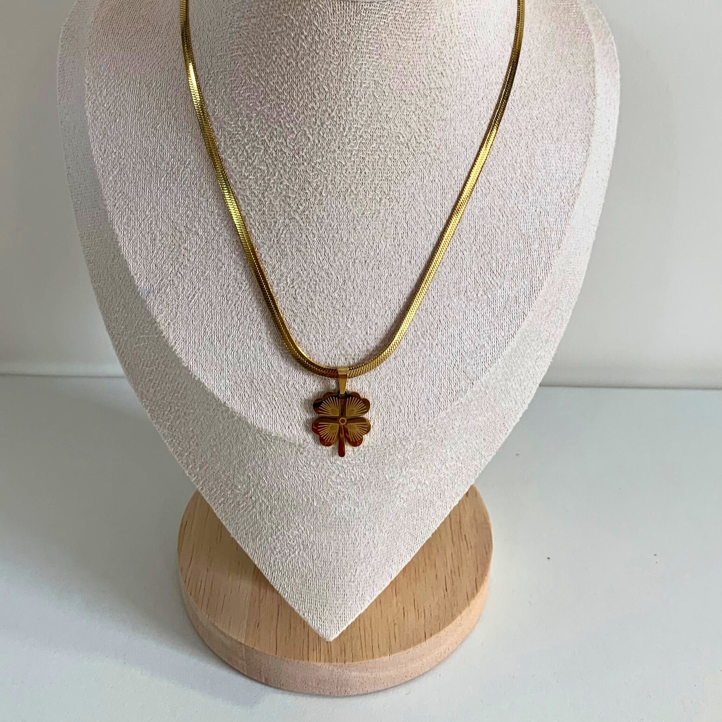 DAISY NECKLACE