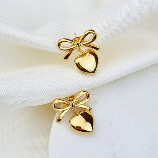 THE LOVE KNOT EARING